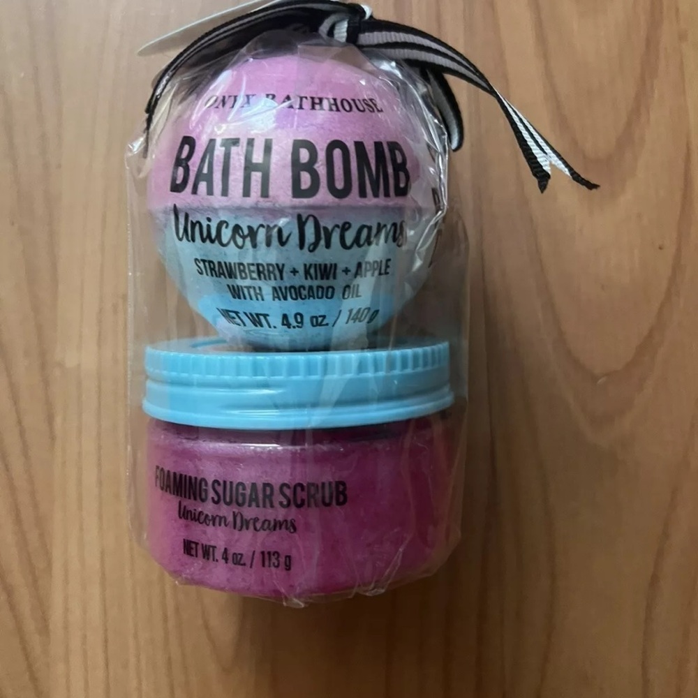 onyx bathhouse Unicorn Dreams Bath Bomb And Foaming Body Scrub